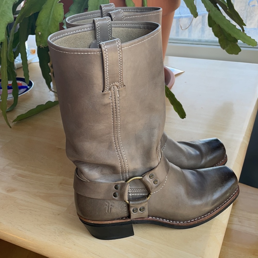 🌷Frye 700  Buckle Harness Square Toed Boots! Women’s 10 M